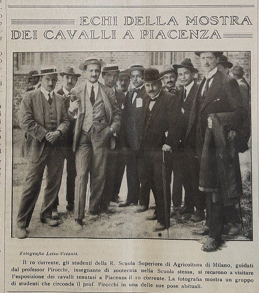 Un gruppo di studenti e professori della Scuola superiore di agricoltura di Milano tratto da Giornale di agricoltura della domenica, 25-05-1913