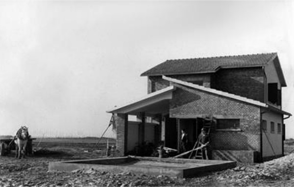 Casa dell'Ente Delta Padano con concimaia_Archivio Ente Delta Padano