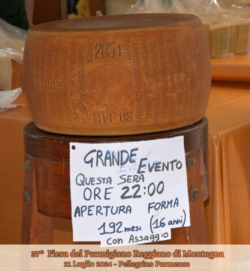 Forma di parmigiano alla fiera di Pellegrino Parmense, ph. pagina ufficiale Comune