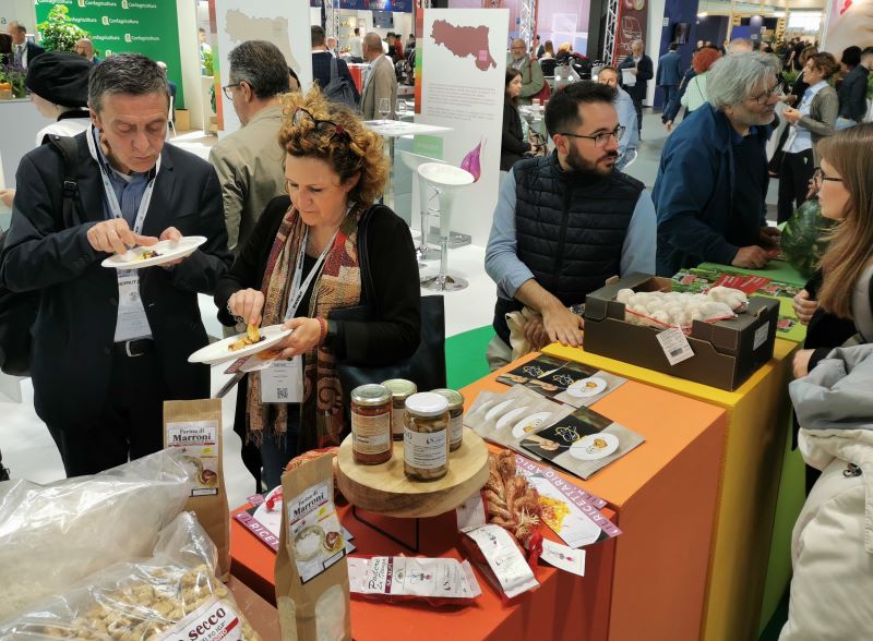 Macfrut 2023, esposizione prodotti e degustazione, ph. Dell'Aquila