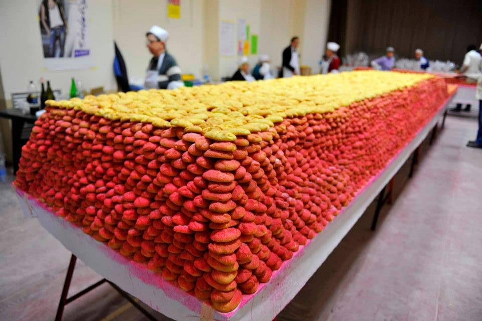 Preparazione dei ravioli da distribuire durante la sagra, ph. Pro Loco