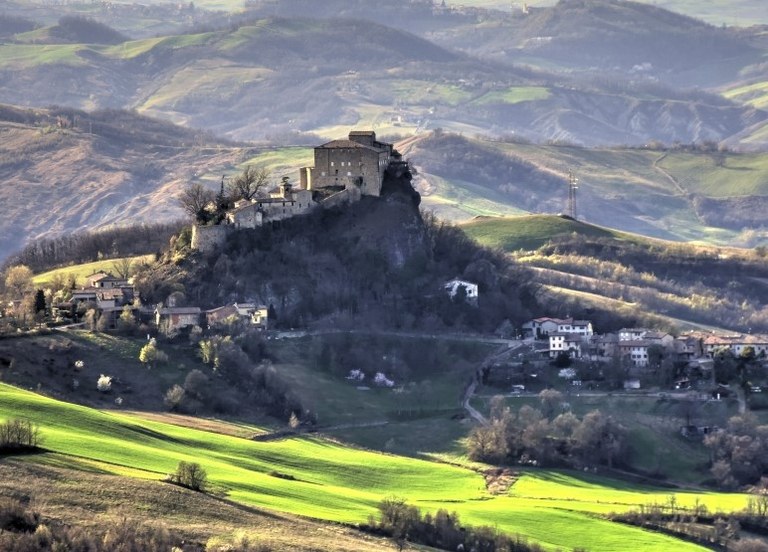 Paesaggio con castello di Rossena, ph. E. Rabotti