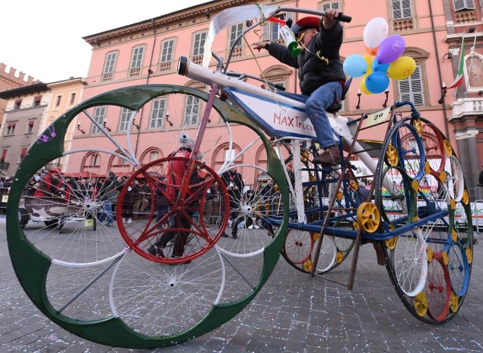 Fantaveicolo nel centro di Imola, ph. pagina ufficiale evento