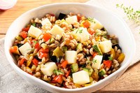 Insalata di farro con verdure e Provolone Valpadana Dop piccante