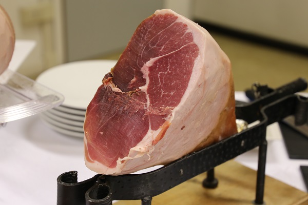 Prosciutto di Parma  foto Dell'Aquila Arcdhivio Agricoltura.JPG