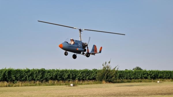 Progetto Perbacco minicottero in volo