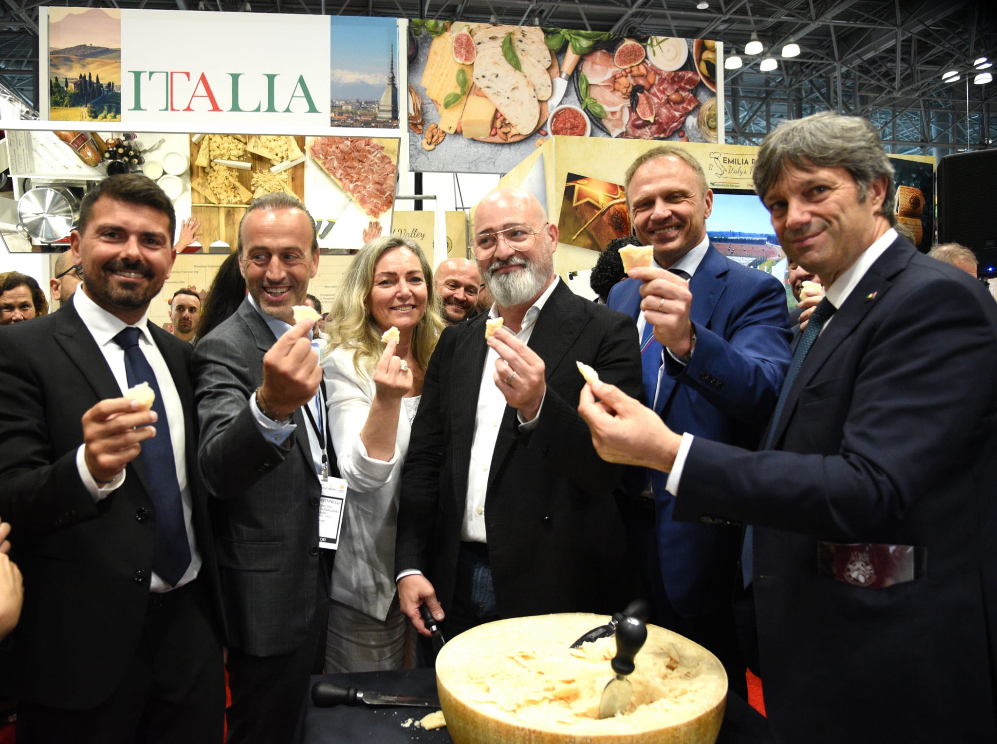 Inaugurazione -Bonaccini, Mammi, ministro Lollobrigida, presidente Ice Matteo Zoppas, ambasciatrice italiana negli Usa Mariangela Zappia - foto Dell'Aquila