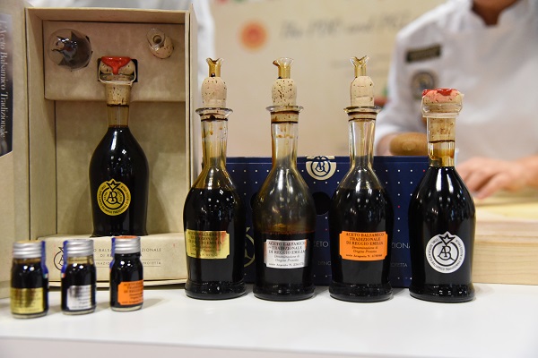 Aceto balsamico tradizionale di Reggio Emilia - foto Dell'Aquila