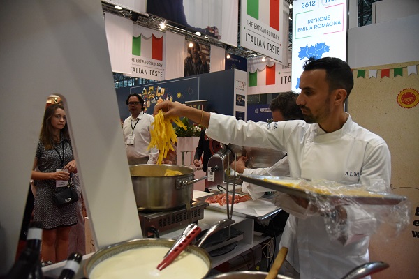 Show cooking allo stand della Regione Emilia-Romagna - foto fabrizio Dell'Aquila