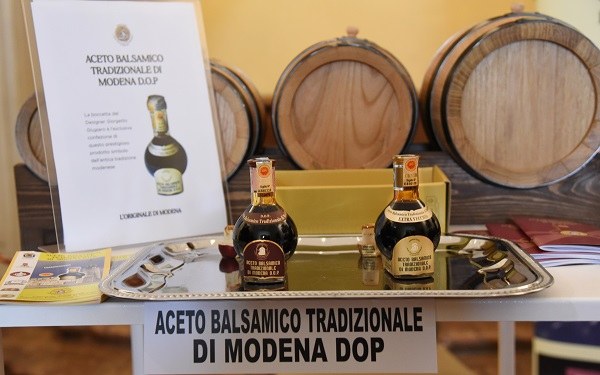 Aceto balsamico tradizionale di Modena Dop - foto Dell'Aquila