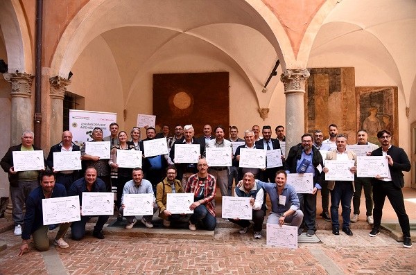 I ristoratori premiati nell'ambito del progetto Nati qui apprezzati in tutto il mondo - foto Dell'Aquila.jpg