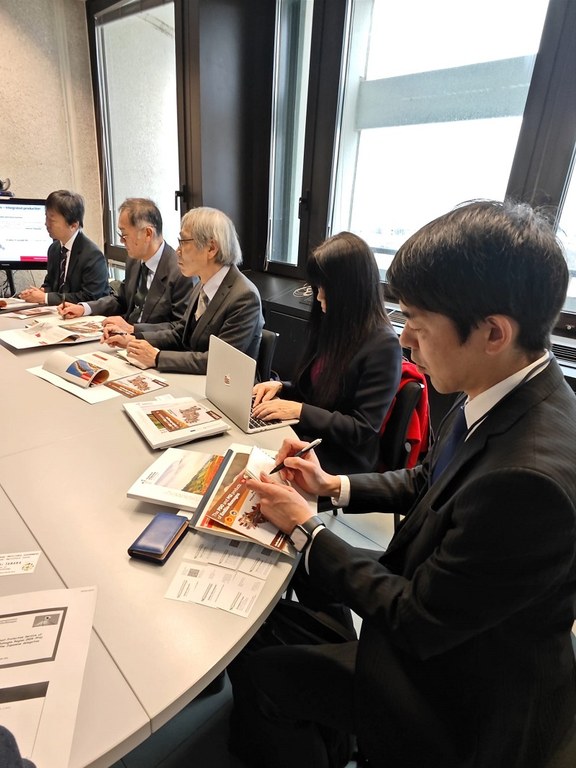 Il tavolo di lavoro con la delegazione di Ibaraki presso l'Assessorato Agricoltura - foto Dell'Aquila.jpg