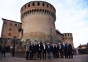 La delegazione di fronte alla Rocca di Dozza foto Dell'Aquila.JPG