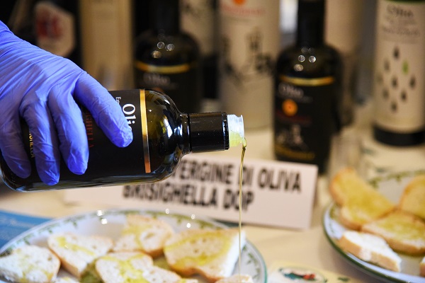 Olio extravergine di oliva Brisighella Dop - foto Dell'Aquila