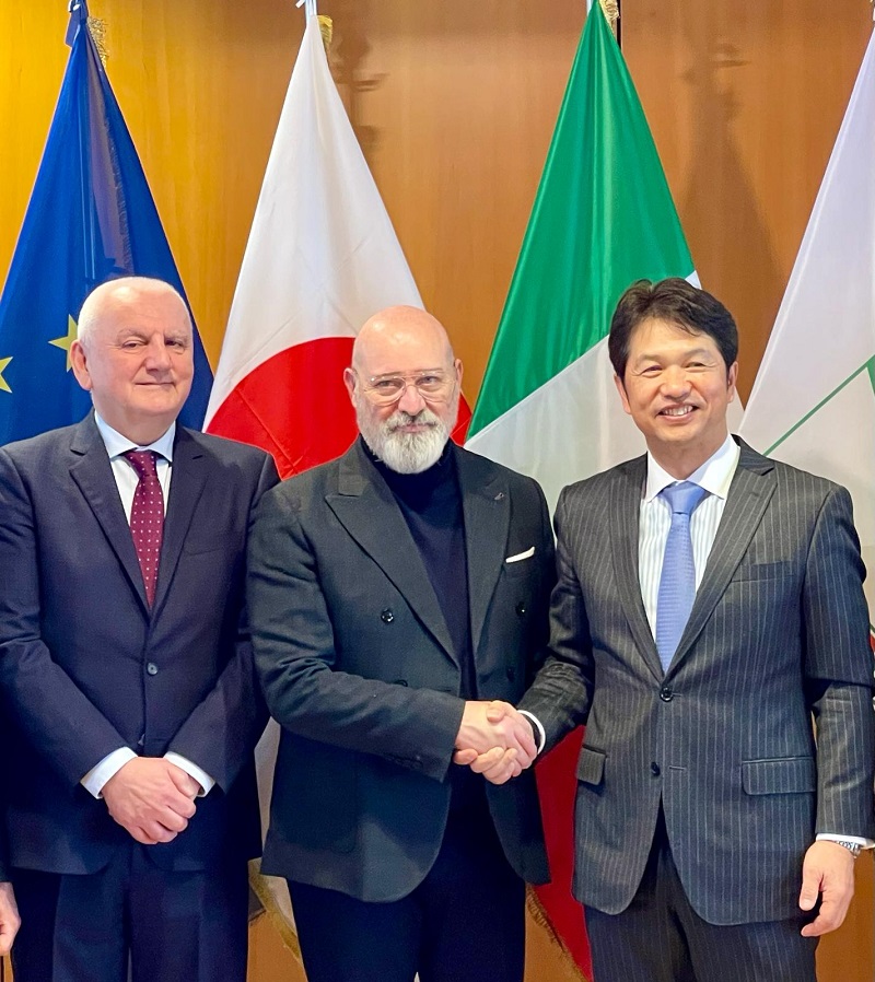 Assessore Colla, presidente Bonaccini e governatore Oigawa - foto RER