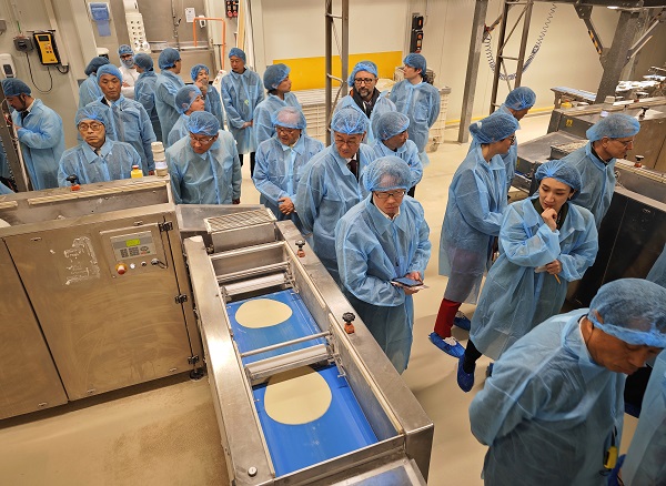 La delegazione giapponese a Rimini in visita ad alimenta - foto Fabrizio Dell'Aquila