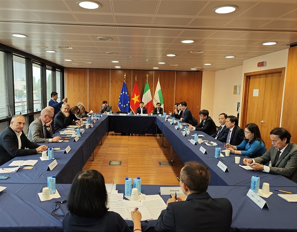 L'incontro della delegazione vietnamita a Bologna il 17 ottobre 2024 - foto Dell'Aquila