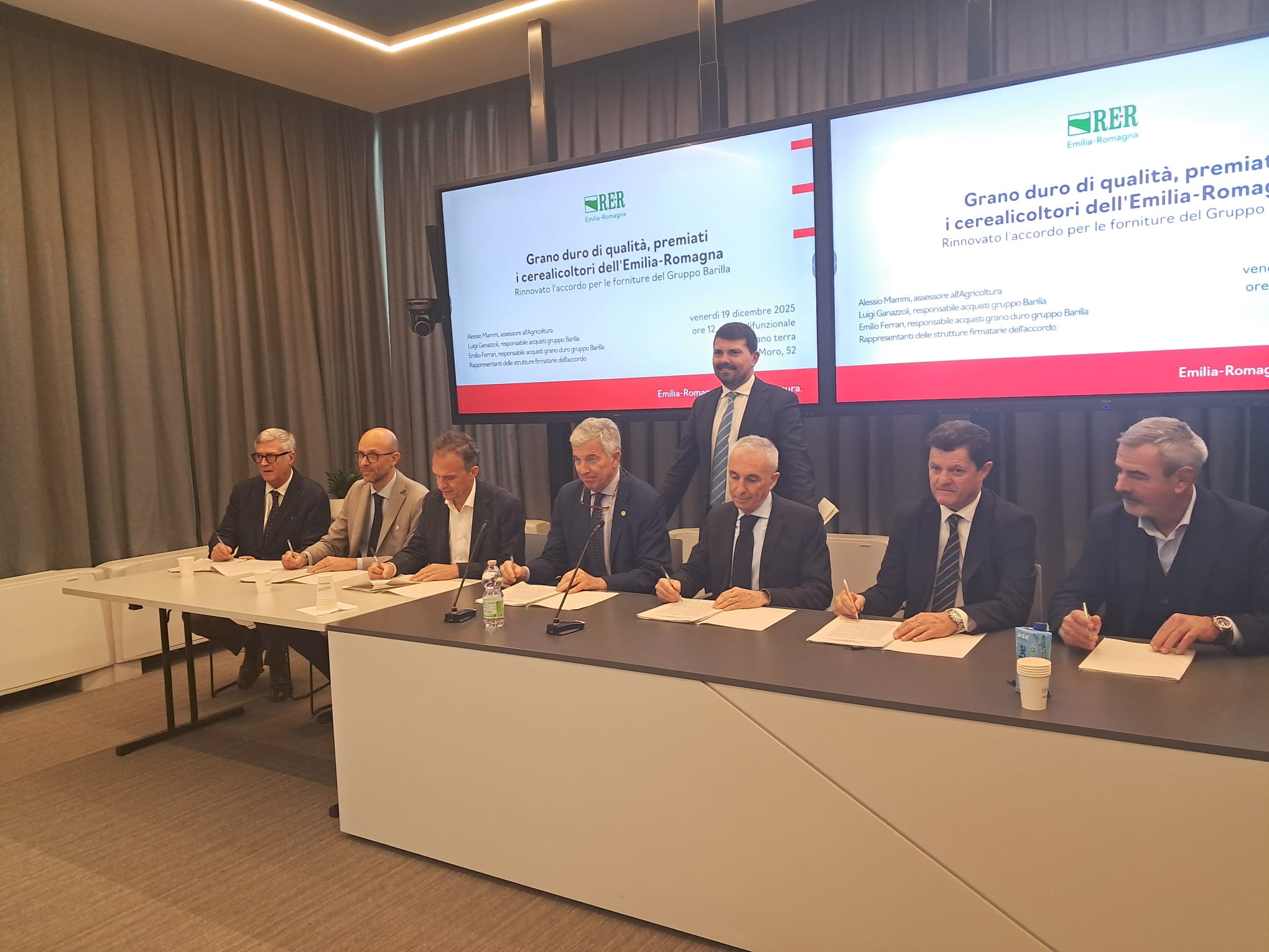 La firma dell'accordo in Regione