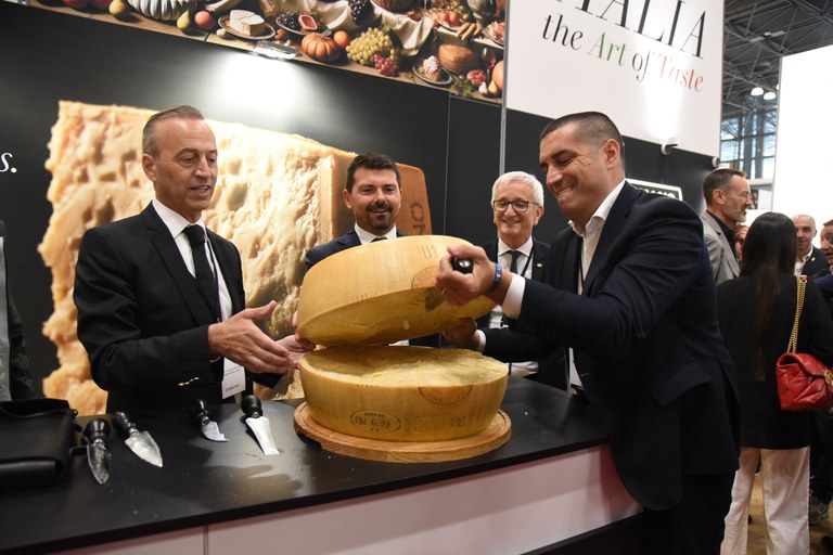 Summer Fancy Food Inaugurazione Padiglione Italia foto Dell'Aquila Fabrizio Parmigiano Reggiano Dop