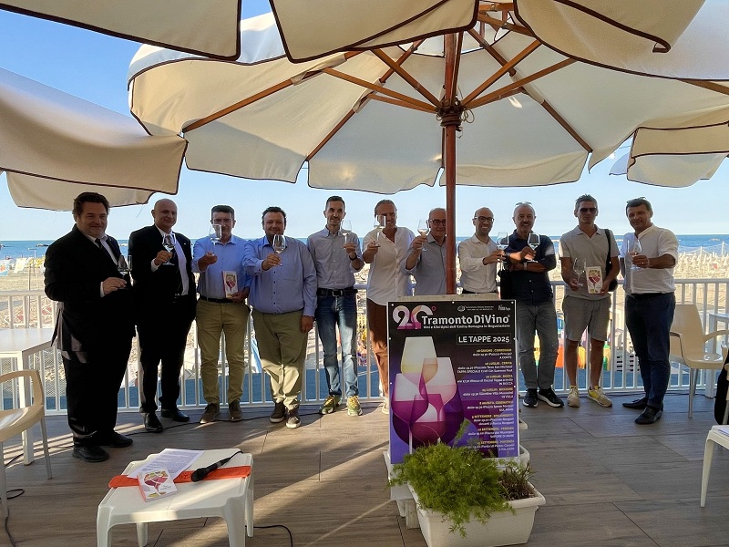 I protagonisti della presentazione di Tramonto DiVino a Cesenatico 10 luglio 2025 - foto PrimaPagina
