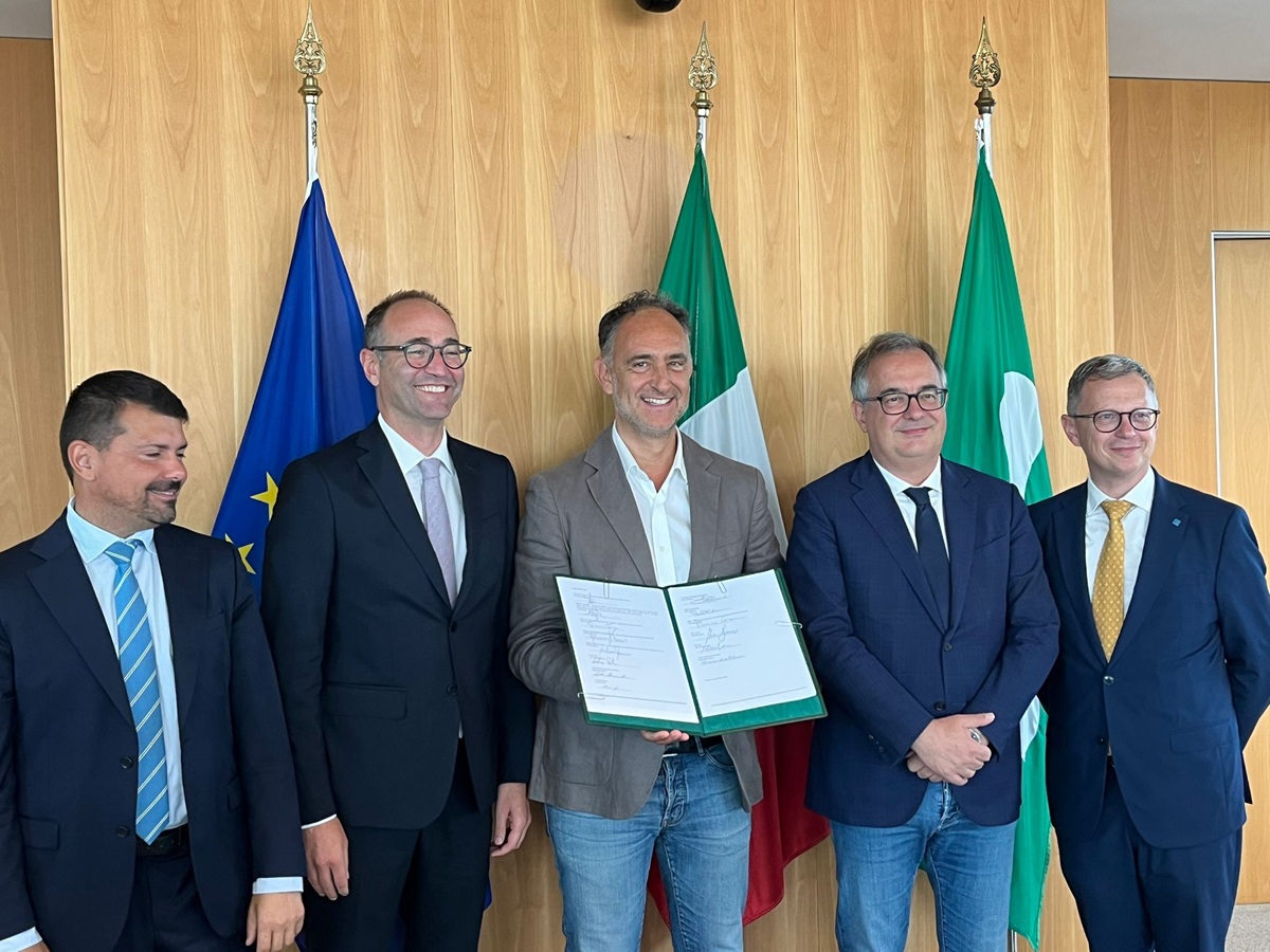 Gli assessori firmatari dell'intesa pioppicoltura - foto RER