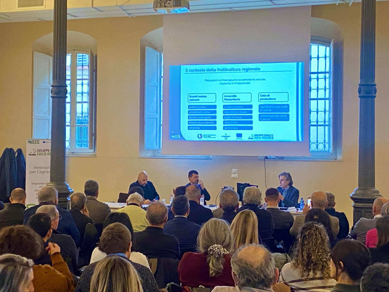 La sala del convegno Frutteti protetti - foto RER